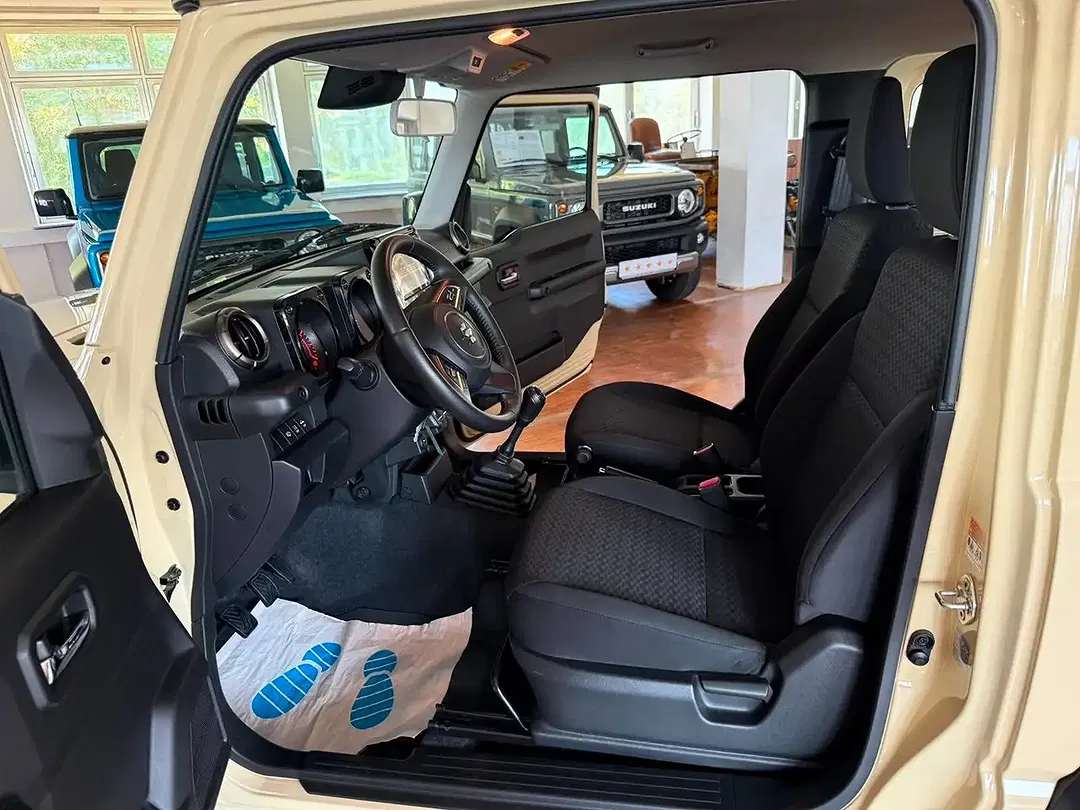 Suzuki Jimny 1.5 AllGrip Comfort+ - Thumbnail 9