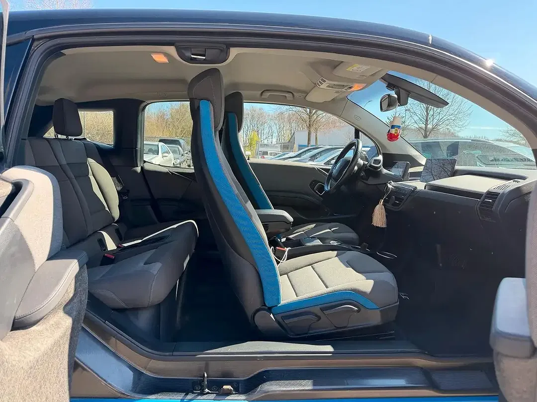 BMW i3 - Thumbnail 6