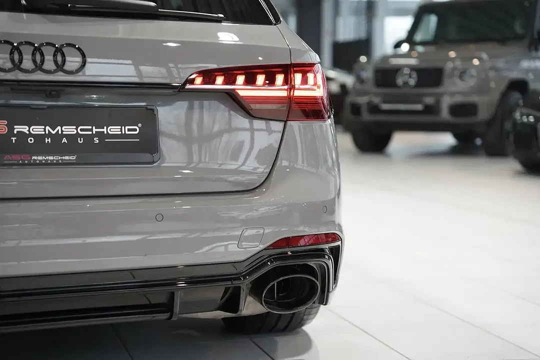 Audi RS4 RS Avant - Thumbnail 11
