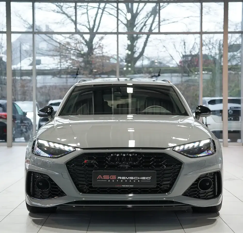Audi RS4 RS Avant - Thumbnail 3