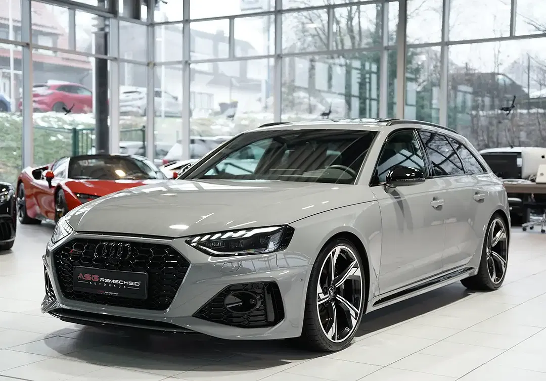 Audi RS4 RS Avant - Thumbnail 4