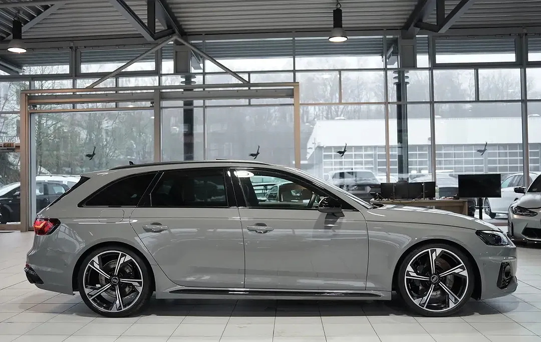 Audi RS4 RS Avant - Thumbnail 6