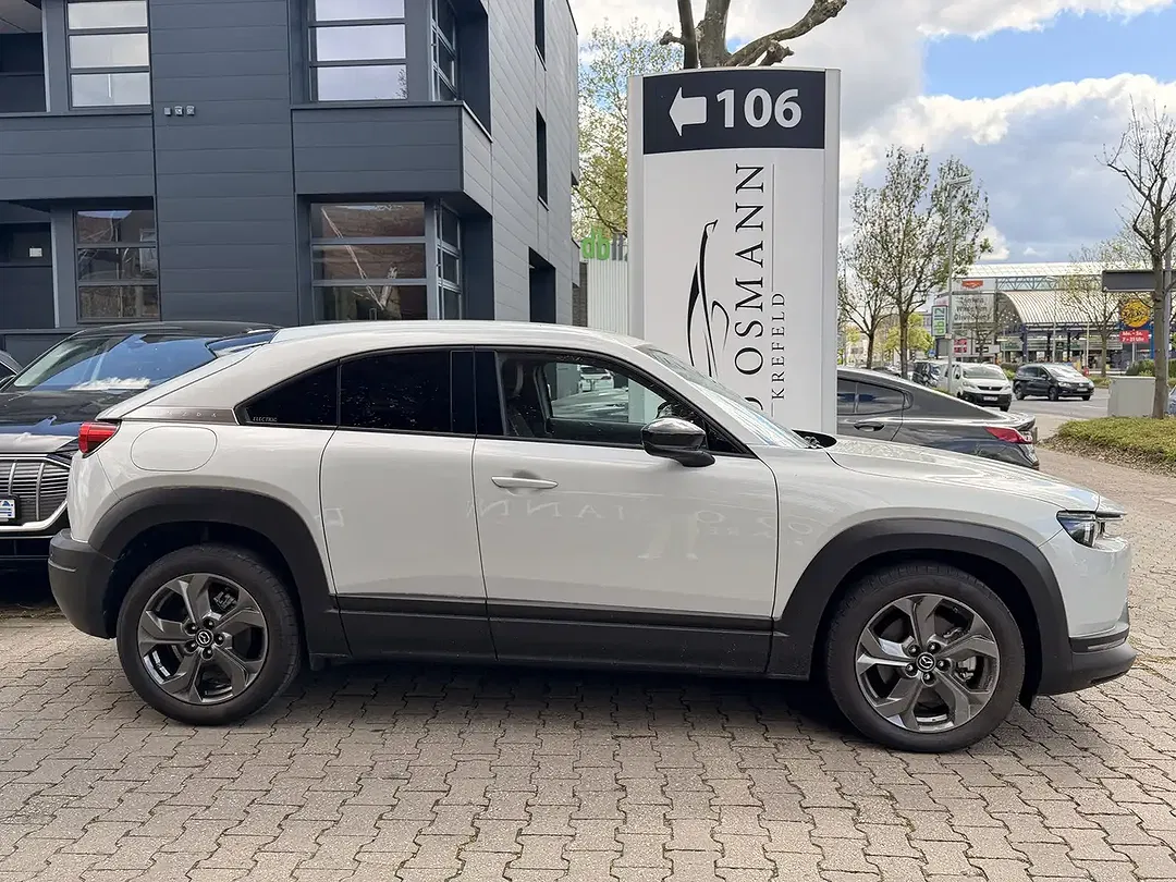 Mazda MX-30 - Thumbnail 3