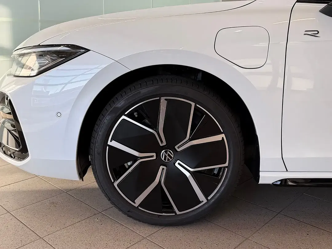 Volkswagen Passat 1.5 eHybrid R-Line - Thumbnail 4