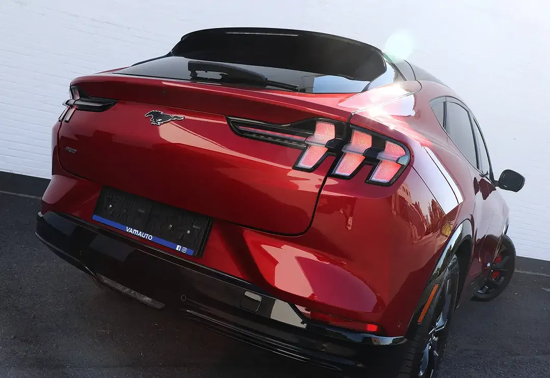Ford Mustang Mach-E 4x4 Premium - Thumbnail 14