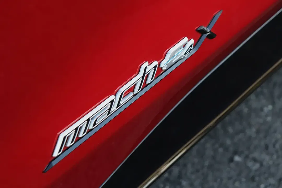 Ford Mustang Mach-E 4x4 Premium - foto 2