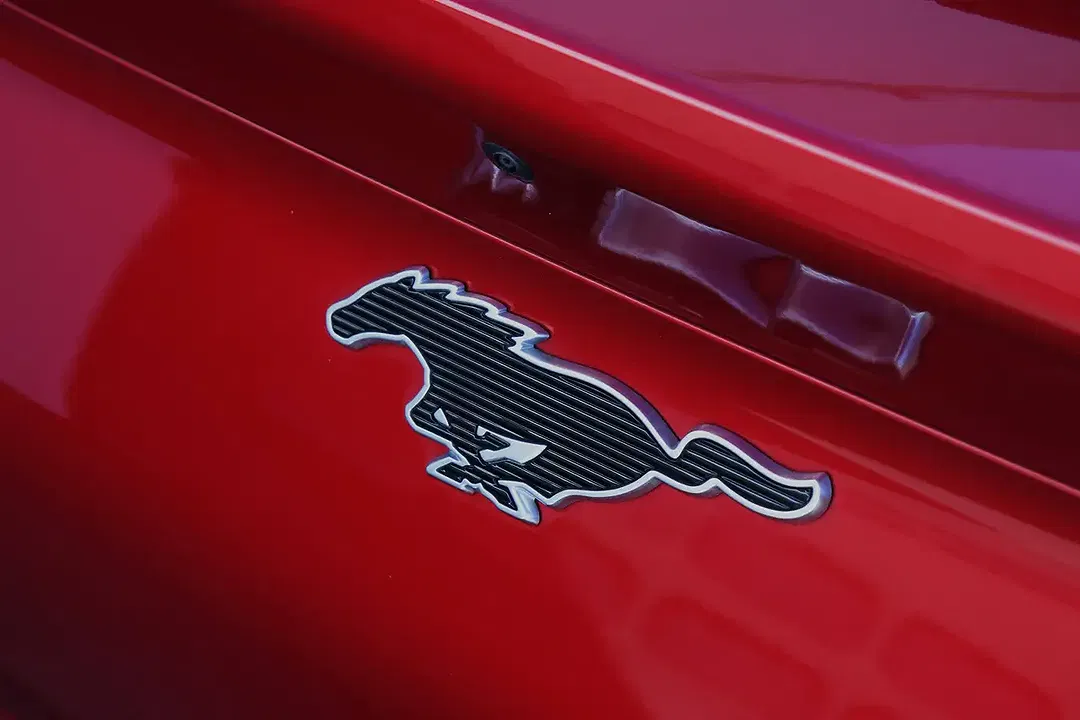 Ford Mustang Mach-E 4x4 Premium - Thumbnail 6