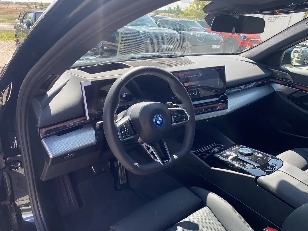 BMW 550 xDrive Touring M Sport - Thumbnail 8