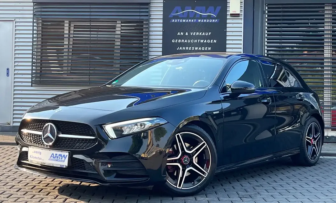 Mercedes-Benz A 200 MBUX AMG Line Night - Thumbnail 2