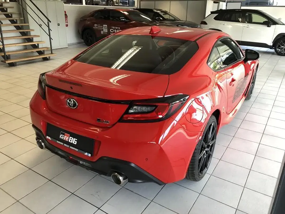 Toyota GR86 - Thumbnail 3