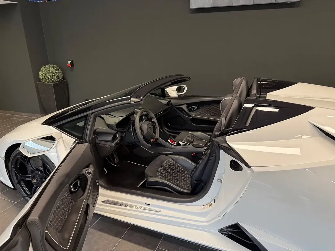 Lamborghini Huracán EVO Spyder - Thumbnail 11