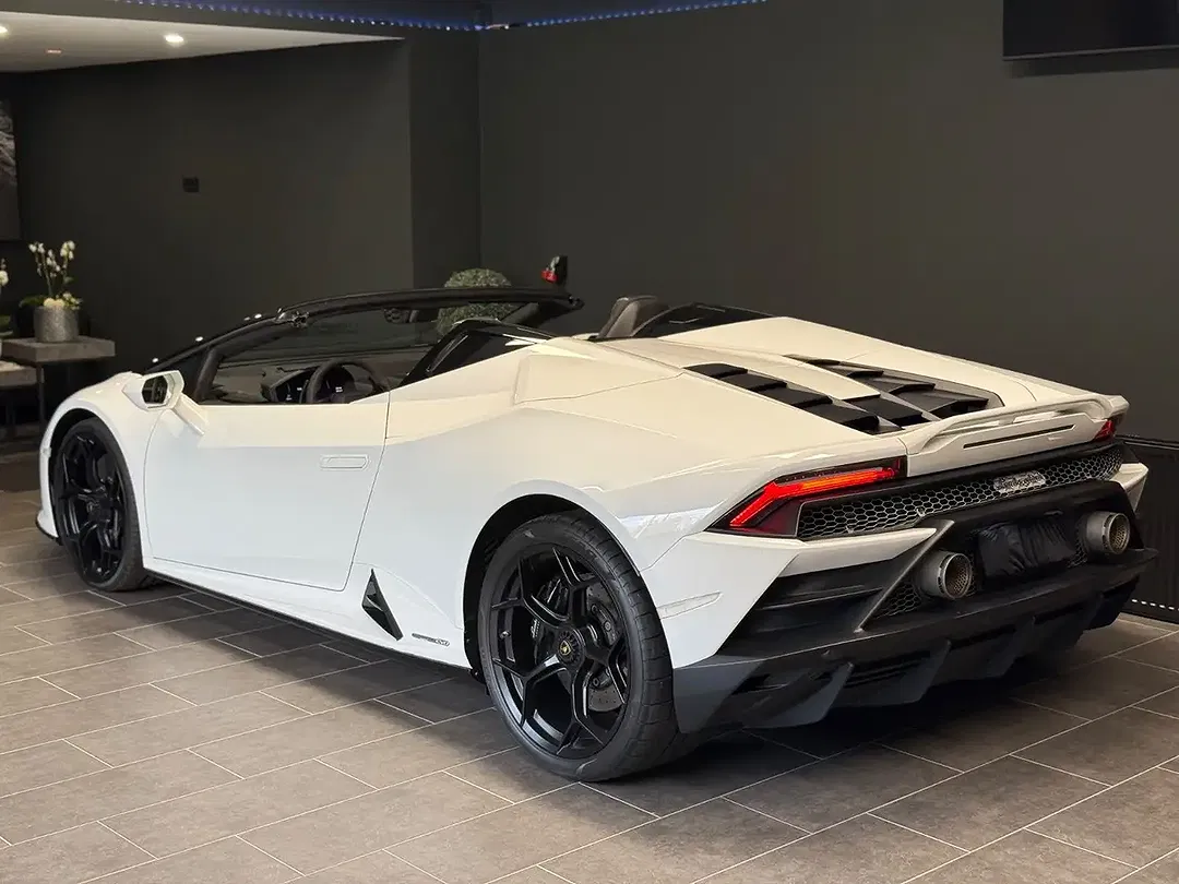 Lamborghini Huracán EVO Spyder - Thumbnail 5