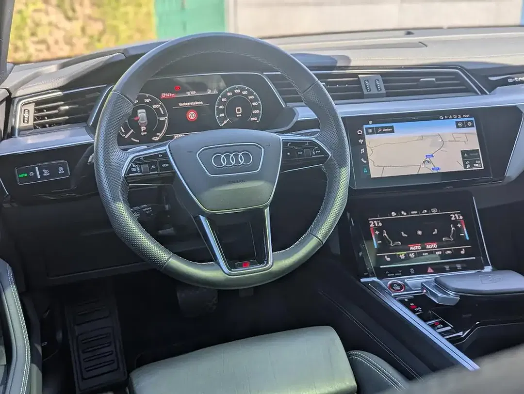 Audi SQ8 e-tron S line - Thumbnail 18