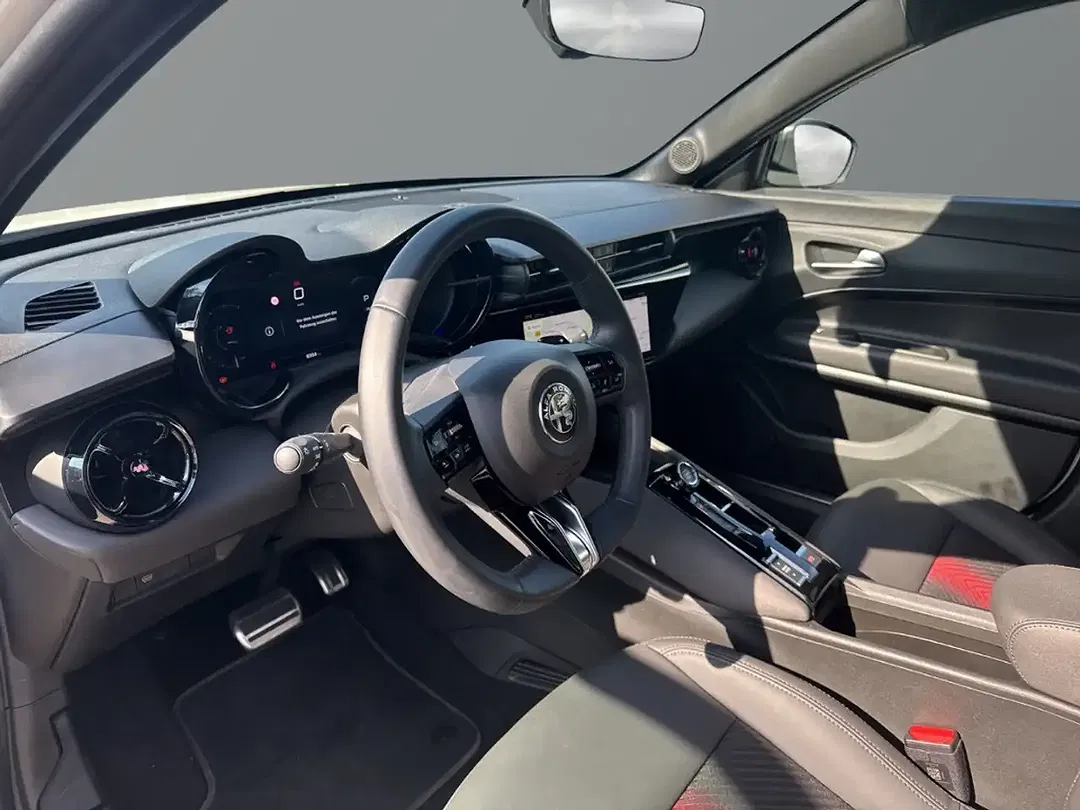 Alfa Romeo Junior 1.2 Ibrida VGT MHEV Speciale - Thumbnail 11
