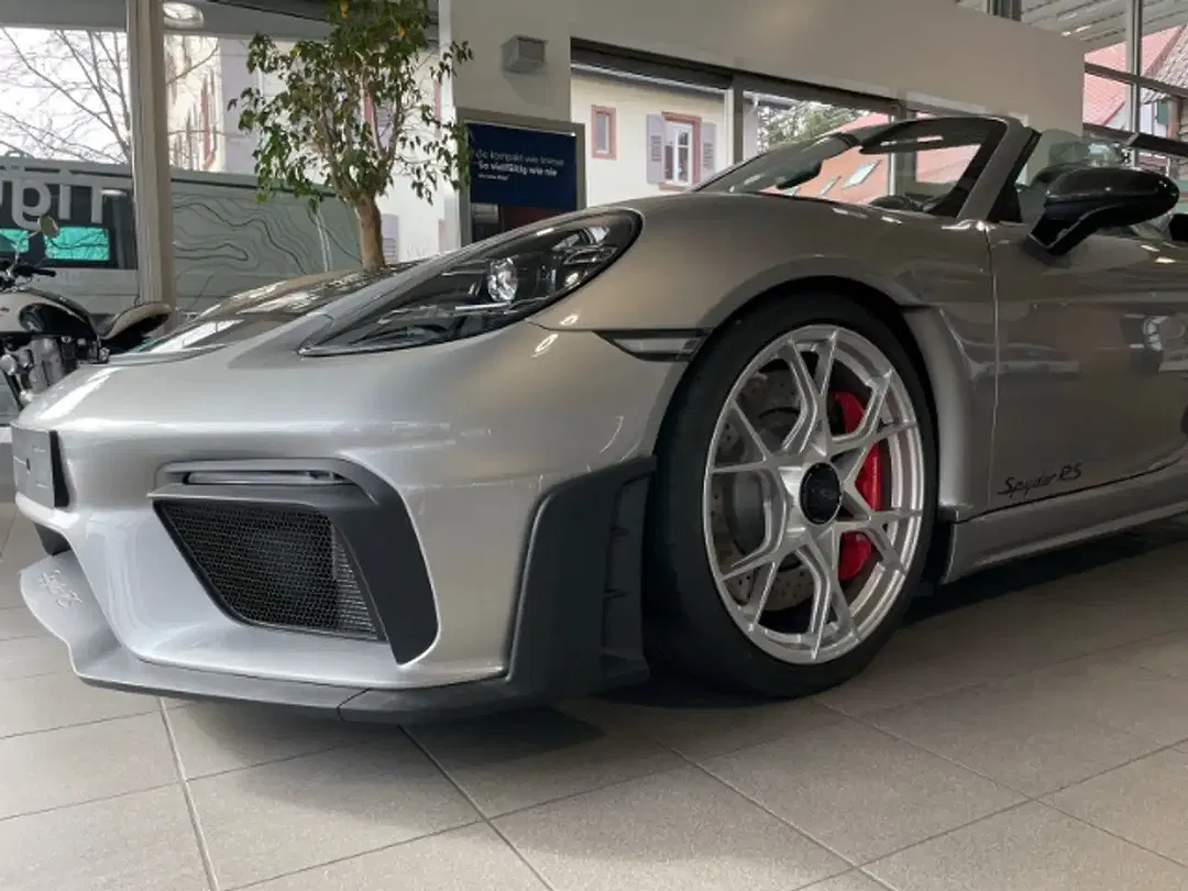 Porsche 718 Spyder RS - Thumbnail 3