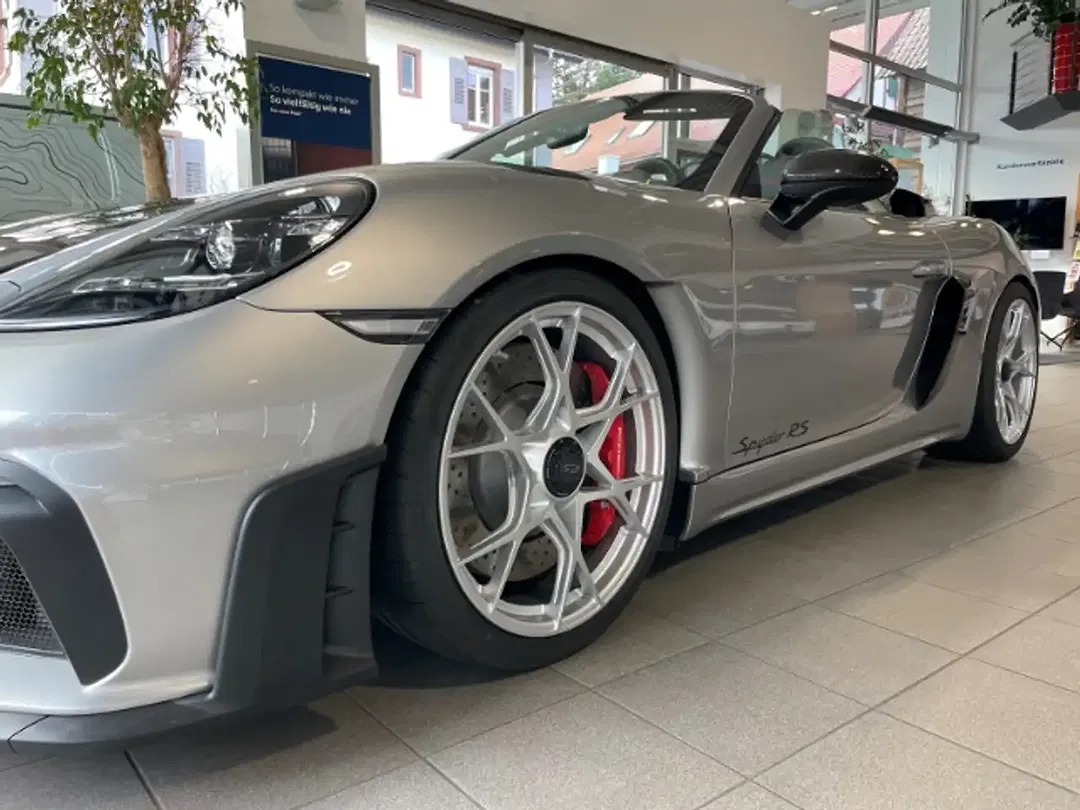 Porsche 718 Spyder RS - Thumbnail 6