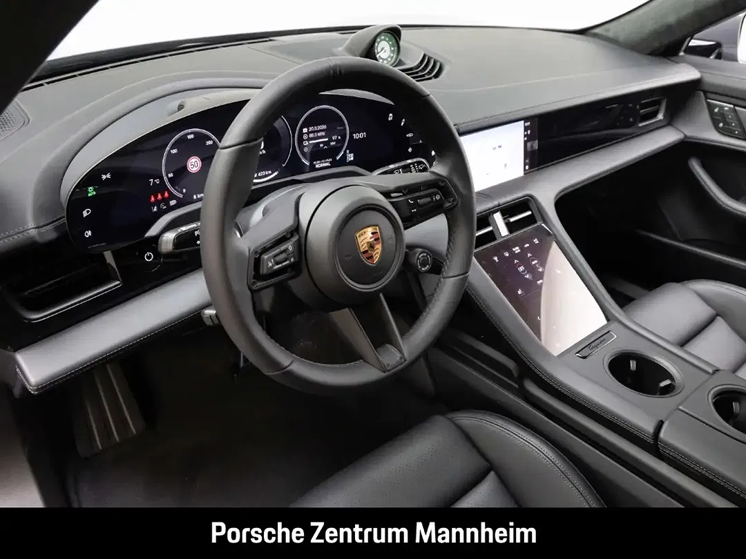 Porsche Taycan GTS Sport Turismo - Thumbnail 4