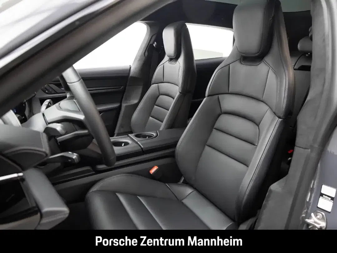 Porsche Taycan GTS Sport Turismo - Thumbnail 5