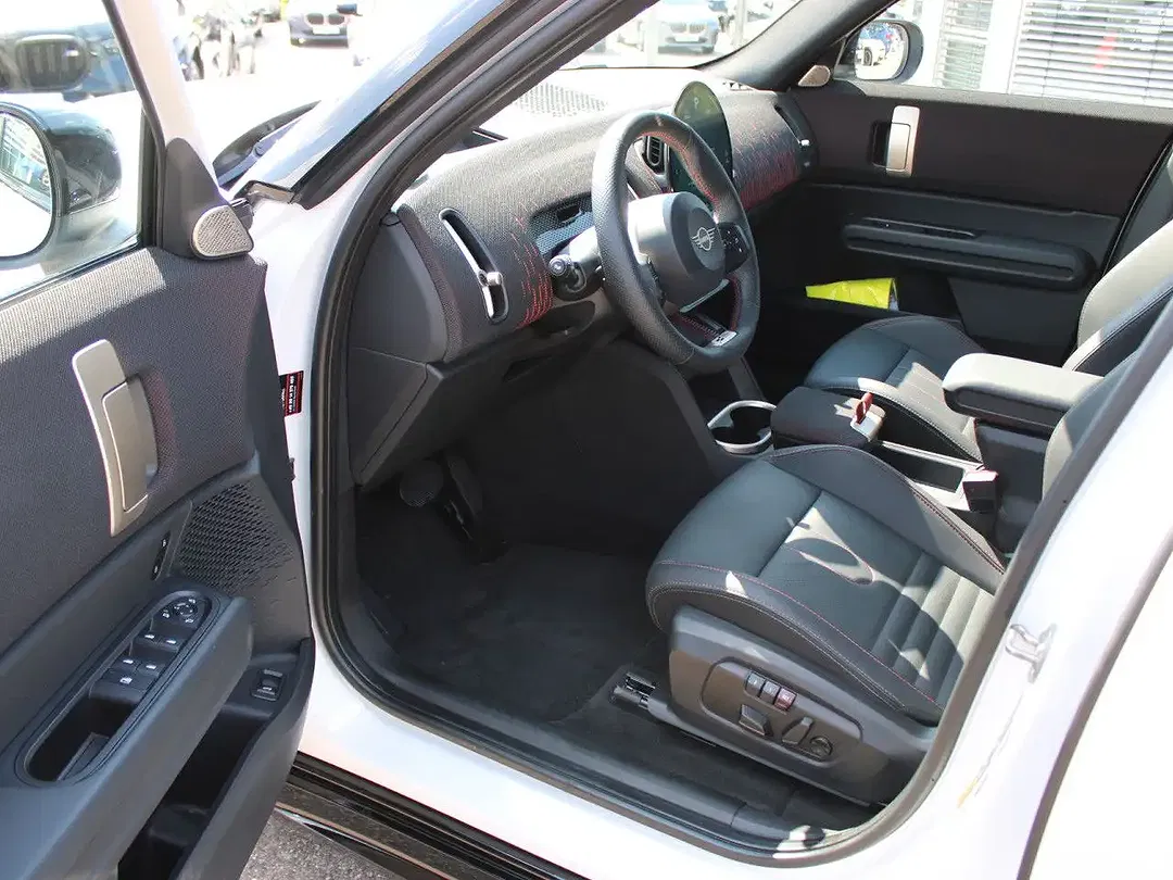 MINI Cooper Countryman E John Cooper Works - Thumbnail 8