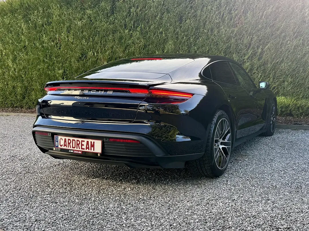 Porsche Taycan - Thumbnail 10