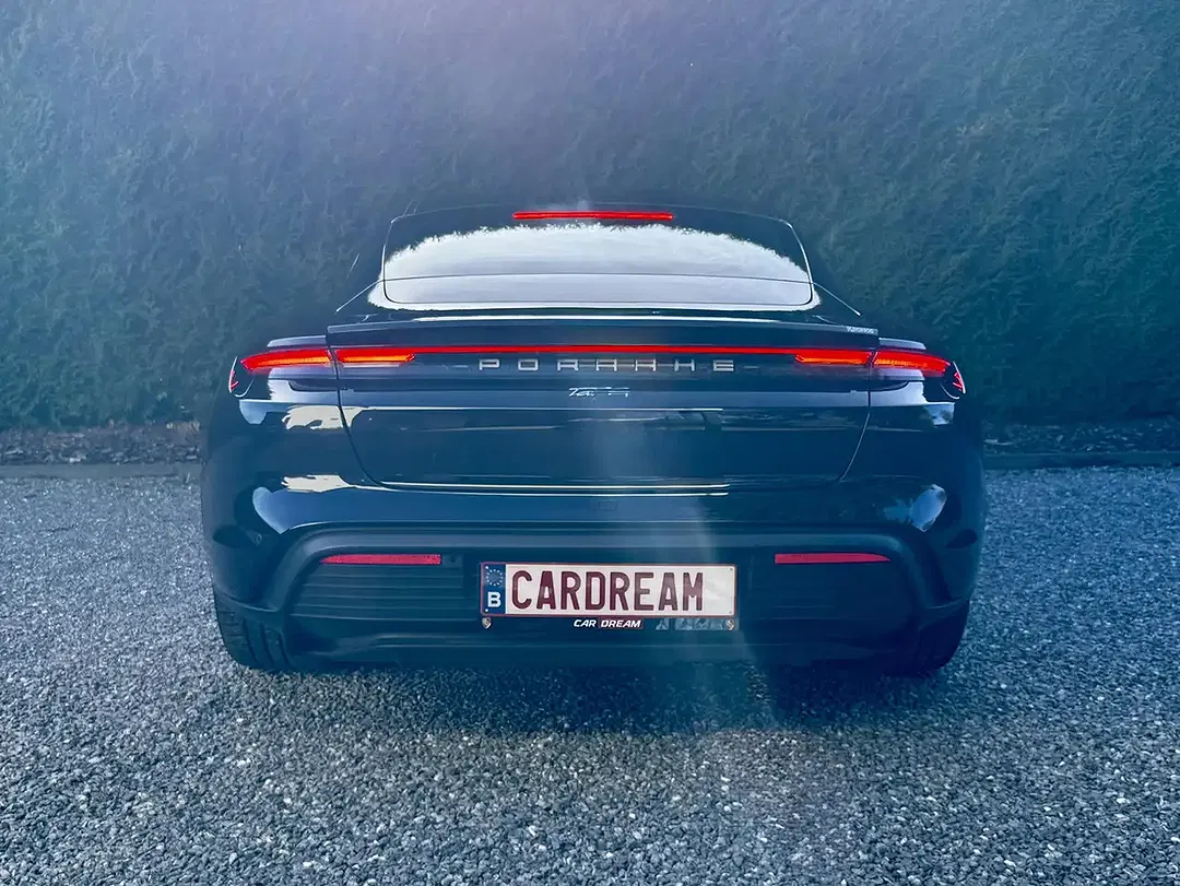 Porsche Taycan - Thumbnail 11