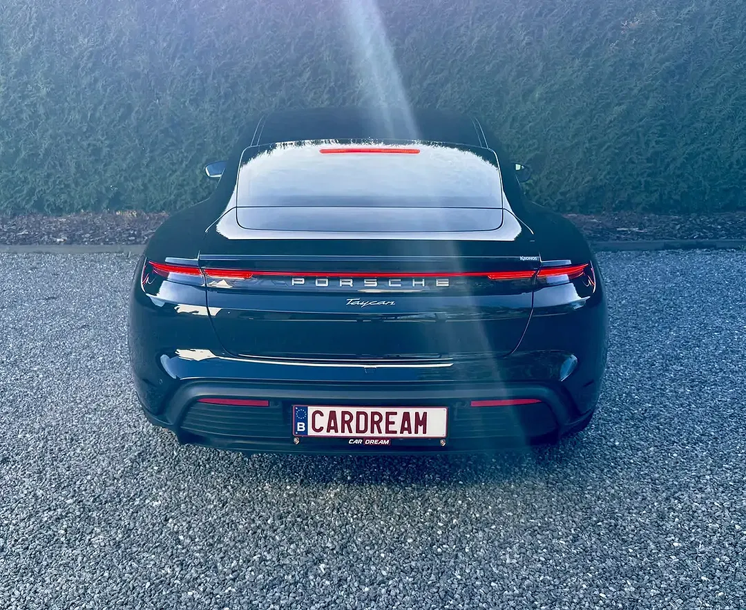 Porsche Taycan - Thumbnail 12