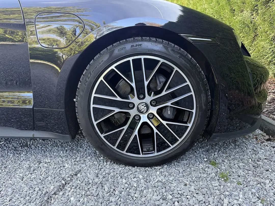 Porsche Taycan - Thumbnail 13