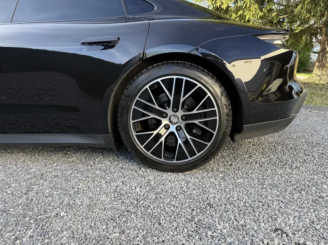 Porsche Taycan - Thumbnail 14