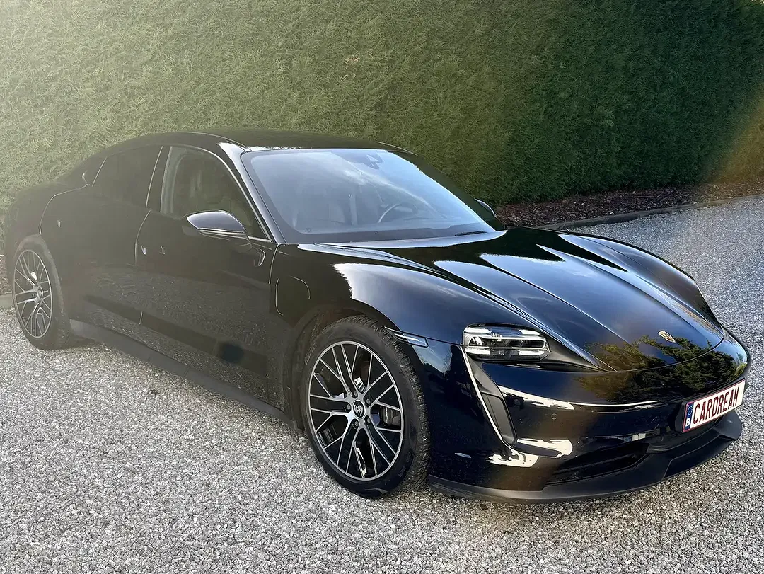 Porsche Taycan - Thumbnail 3