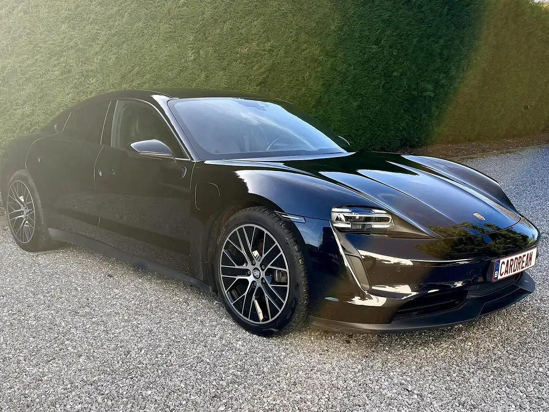 Porsche Taycan - Thumbnail 4