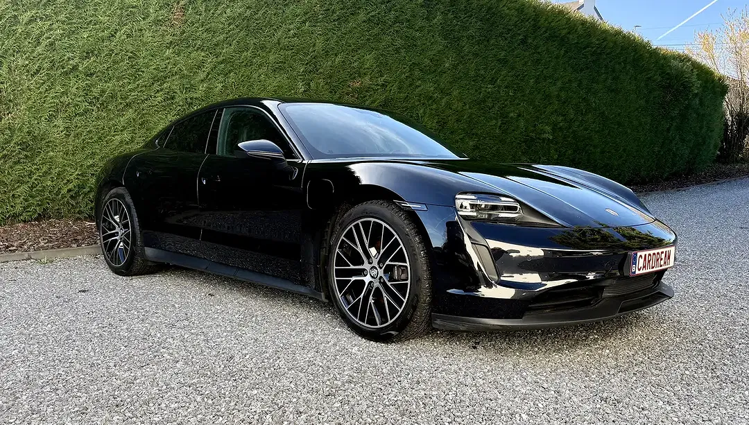 Porsche Taycan - Thumbnail 5