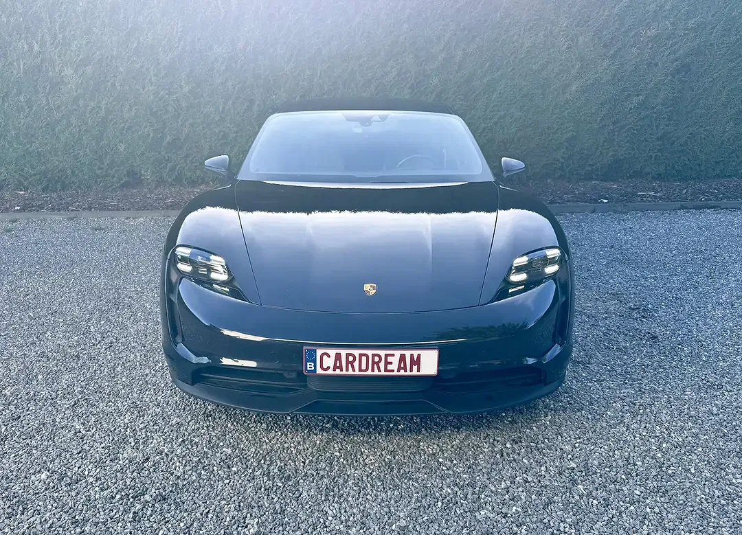 Porsche Taycan - Thumbnail 6