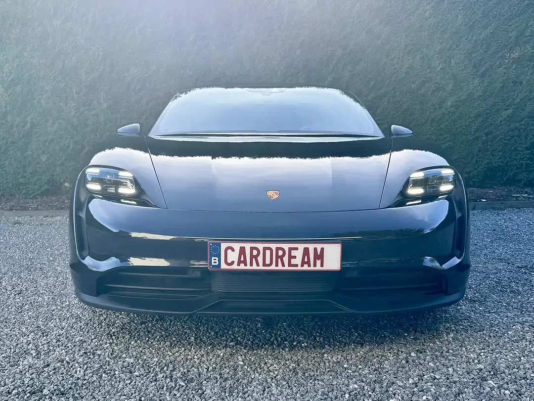 Porsche Taycan - Thumbnail 8