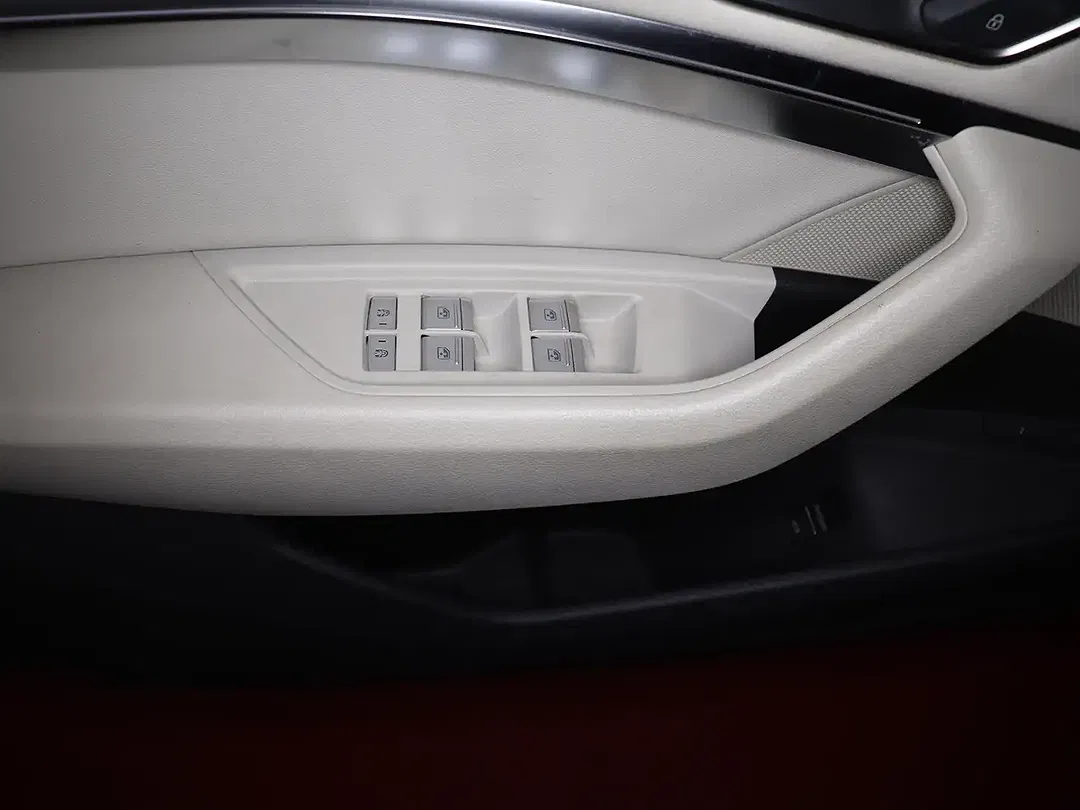 Audi Q8 e-tron quattro Sportback S line - Thumbnail 11