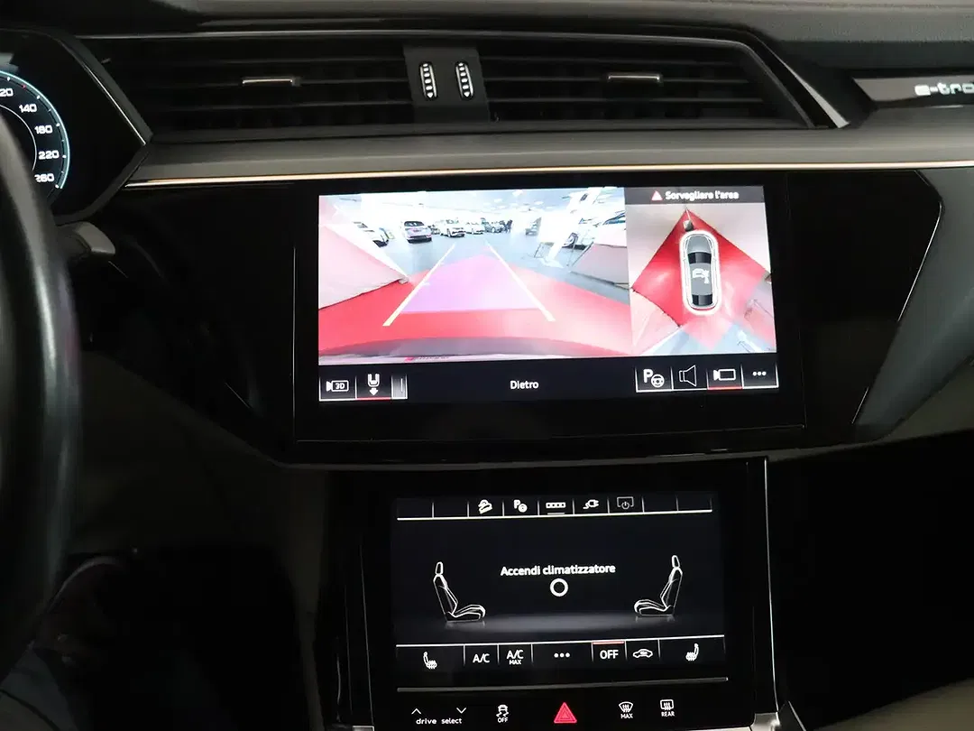 Audi Q8 e-tron quattro Sportback S line - Thumbnail 7