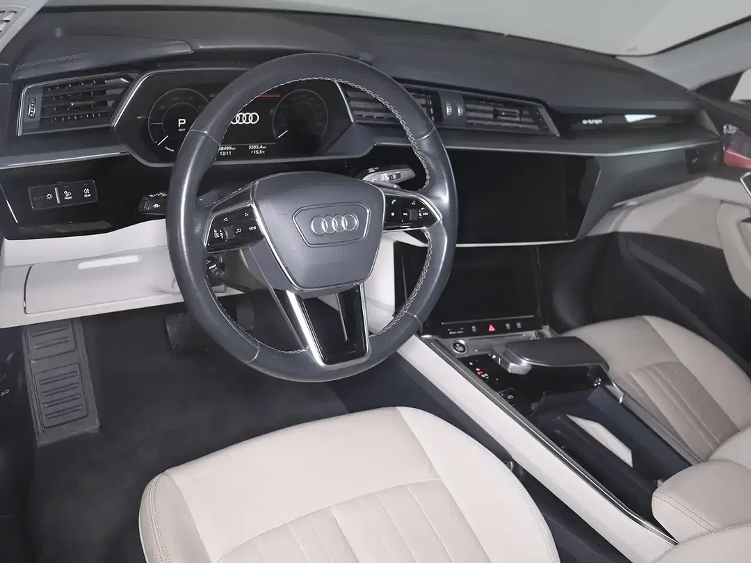Audi Q8 e-tron quattro Sportback S line - Thumbnail 8