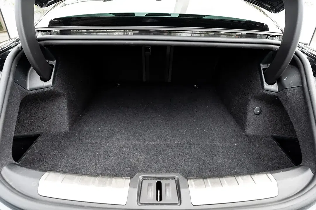 Porsche Taycan - Thumbnail 14