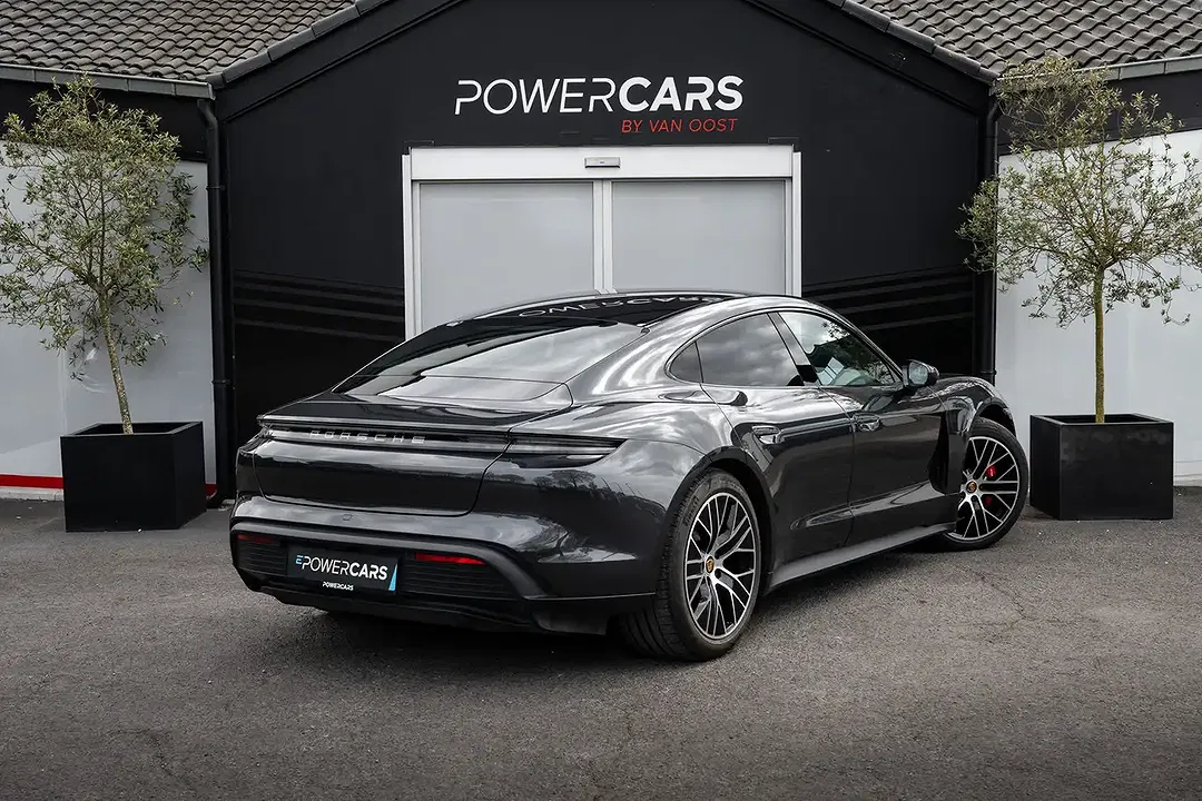 Porsche Taycan - Thumbnail 6