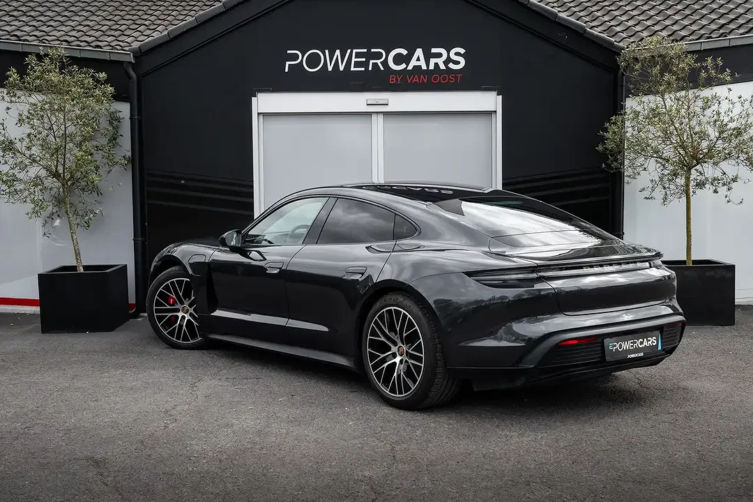 Porsche Taycan - Thumbnail 7
