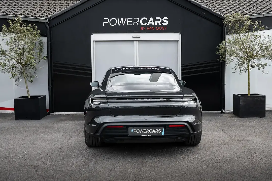 Porsche Taycan - Thumbnail 9