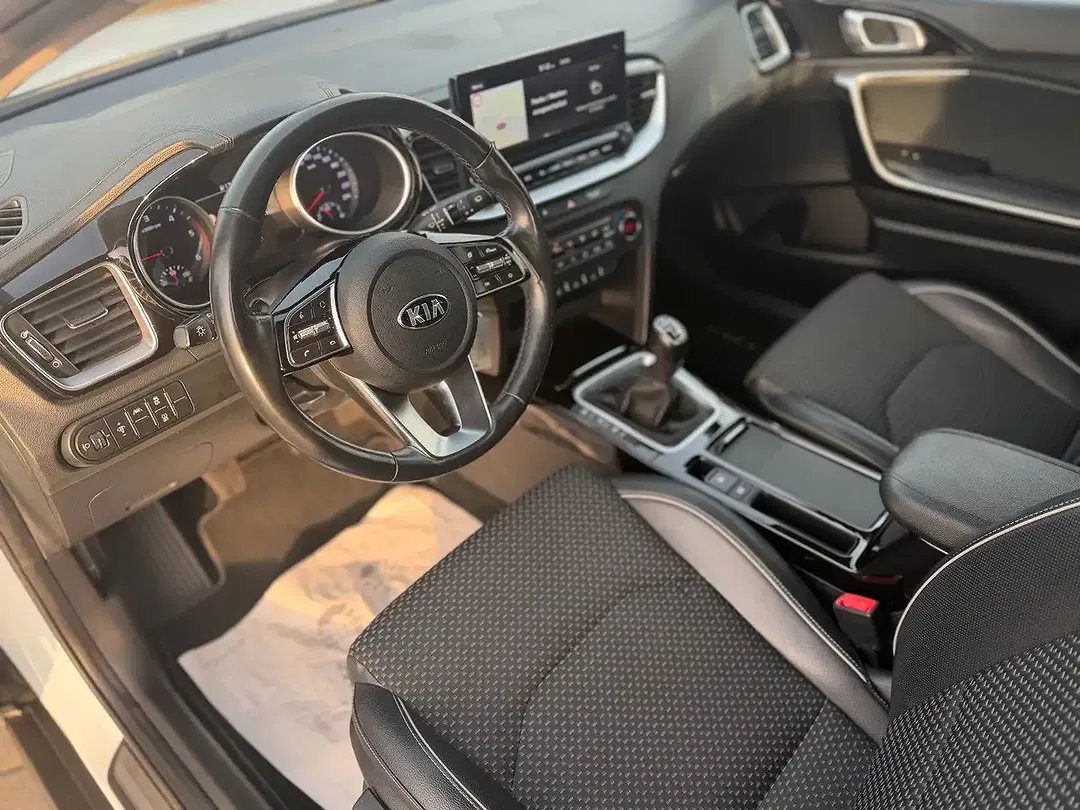 Kia XCeed Vision - Thumbnail 7