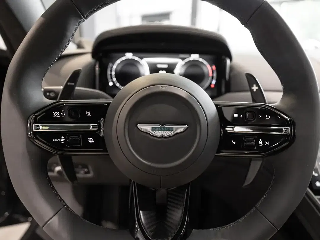 Aston Martin DB12 Coupe - Thumbnail 10