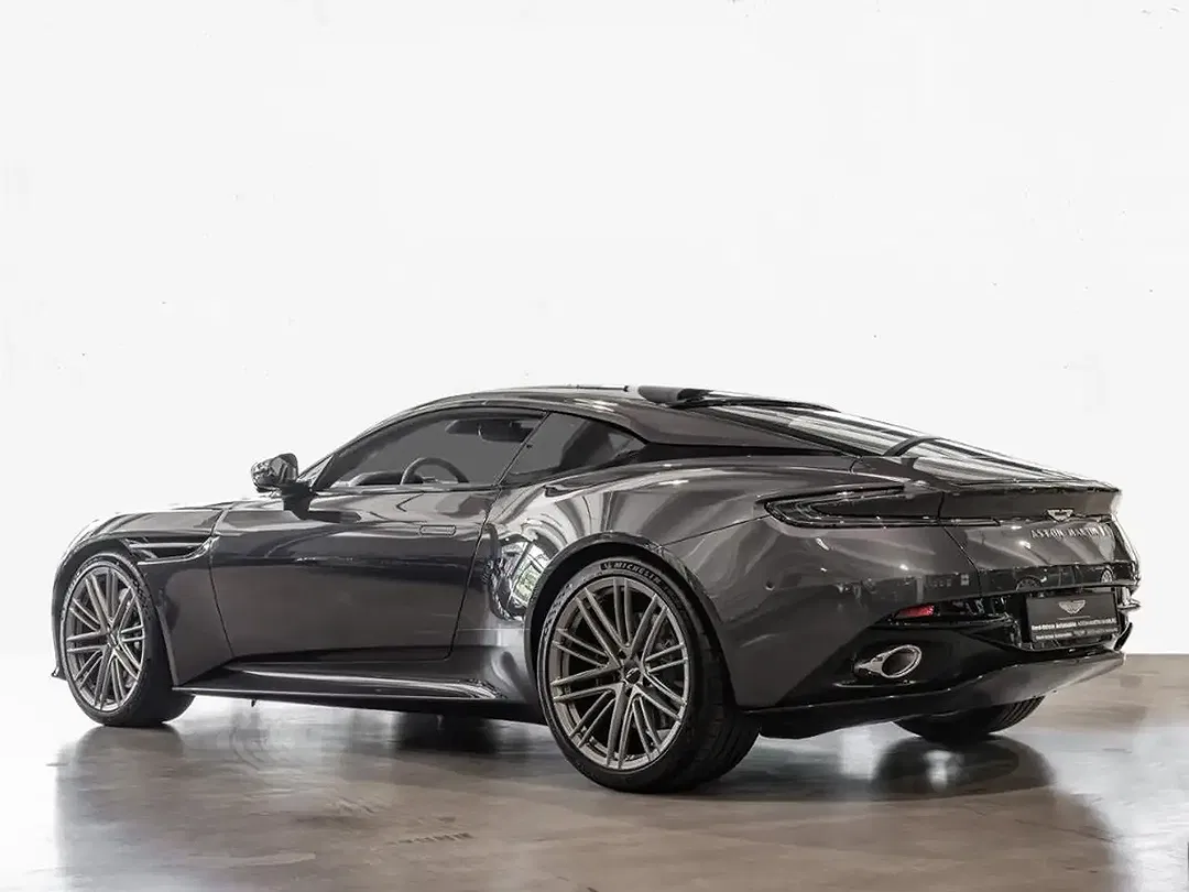 Aston Martin DB12 Coupe - foto 2