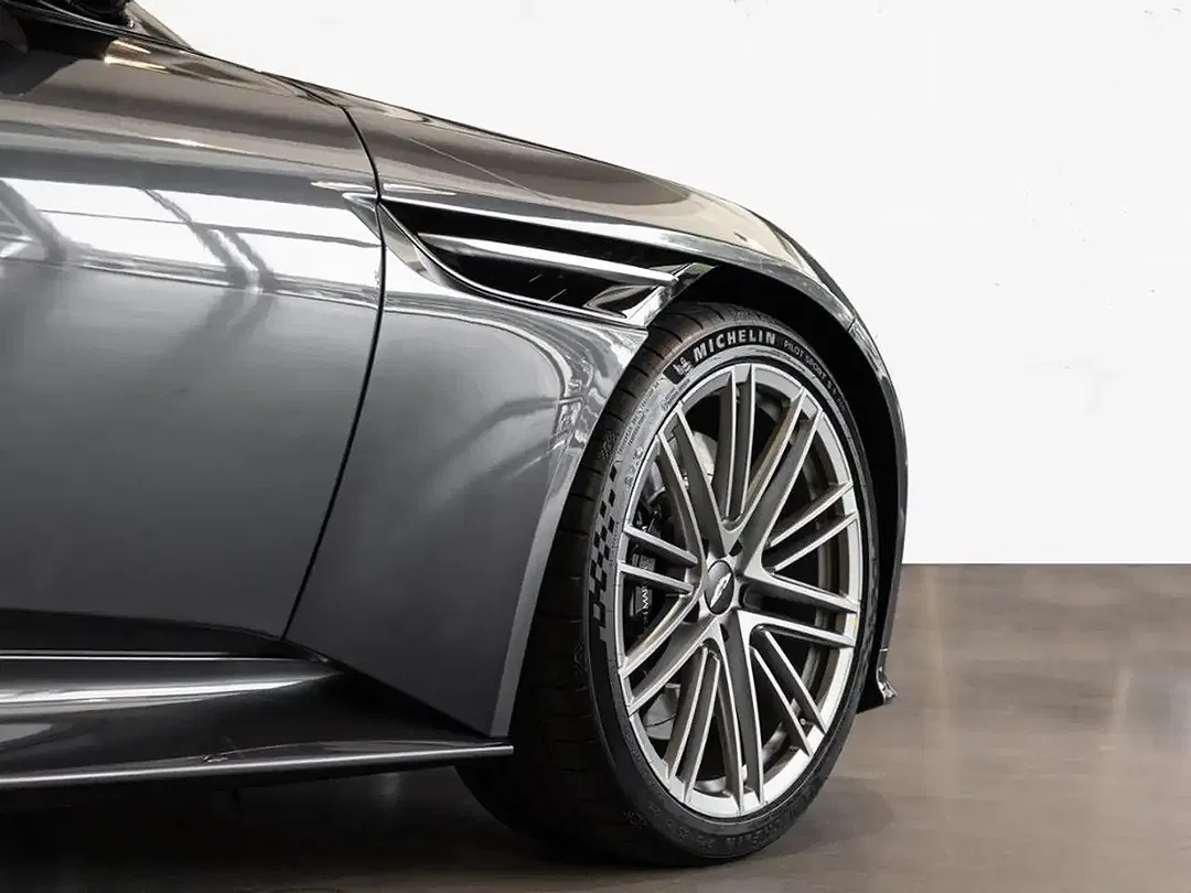 Aston Martin DB12 Coupe - Thumbnail 8