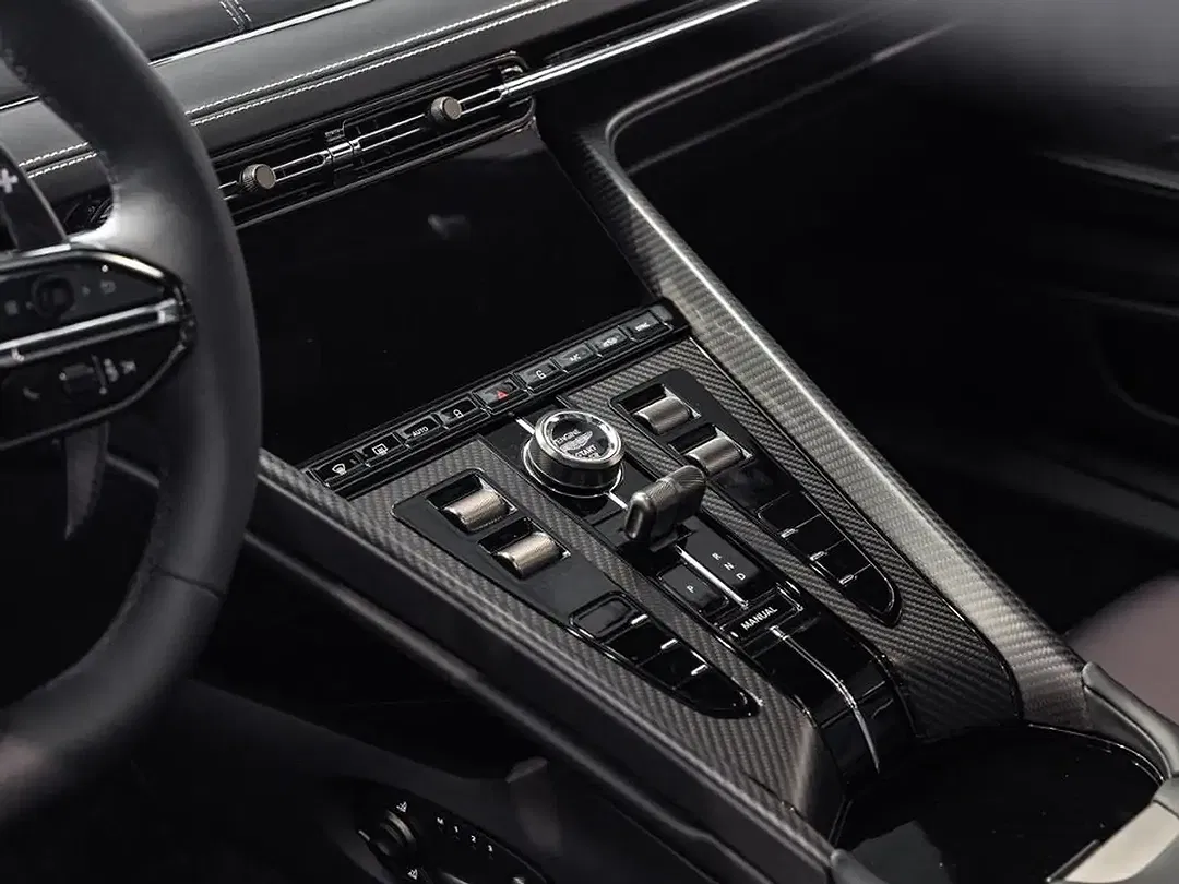 Aston Martin DB12 Coupe - Thumbnail 9
