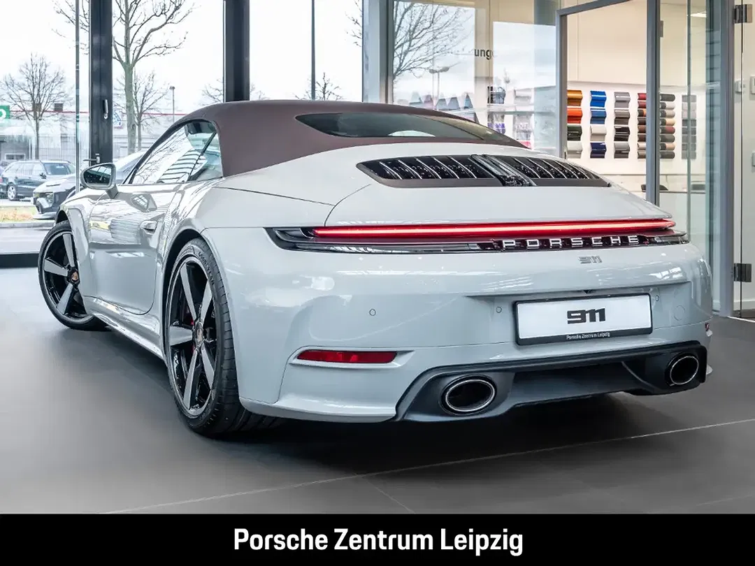 Porsche 992 Carrera 4S Cabriolet - Thumbnail 3
