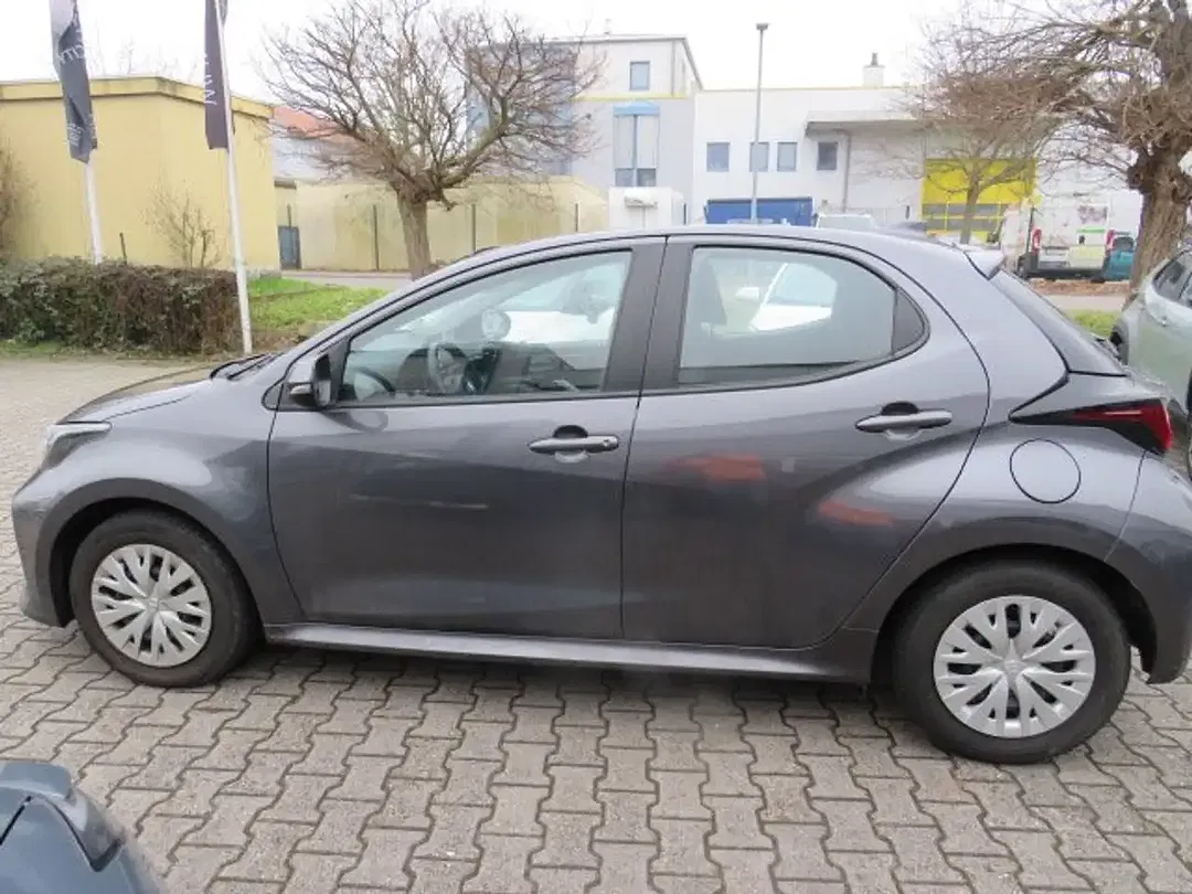 Toyota Yaris Comfort - Thumbnail 3
