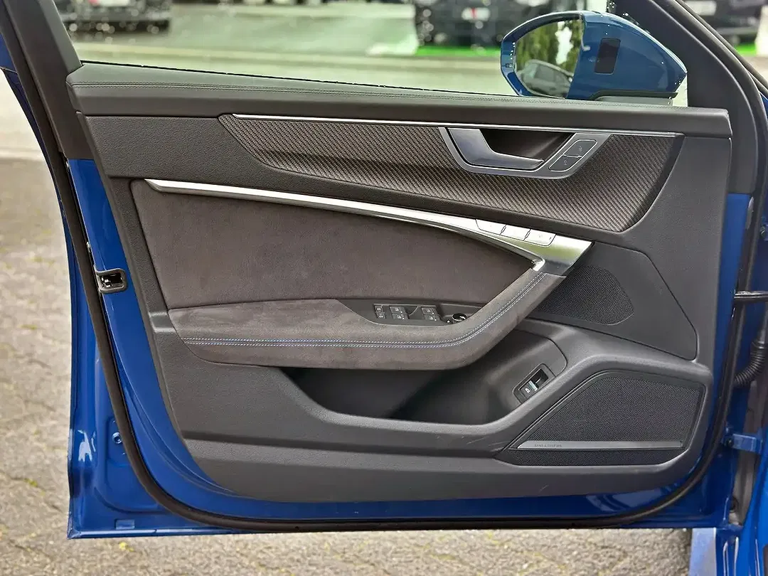 Audi RS6 quattro performance Avant - Thumbnail 7