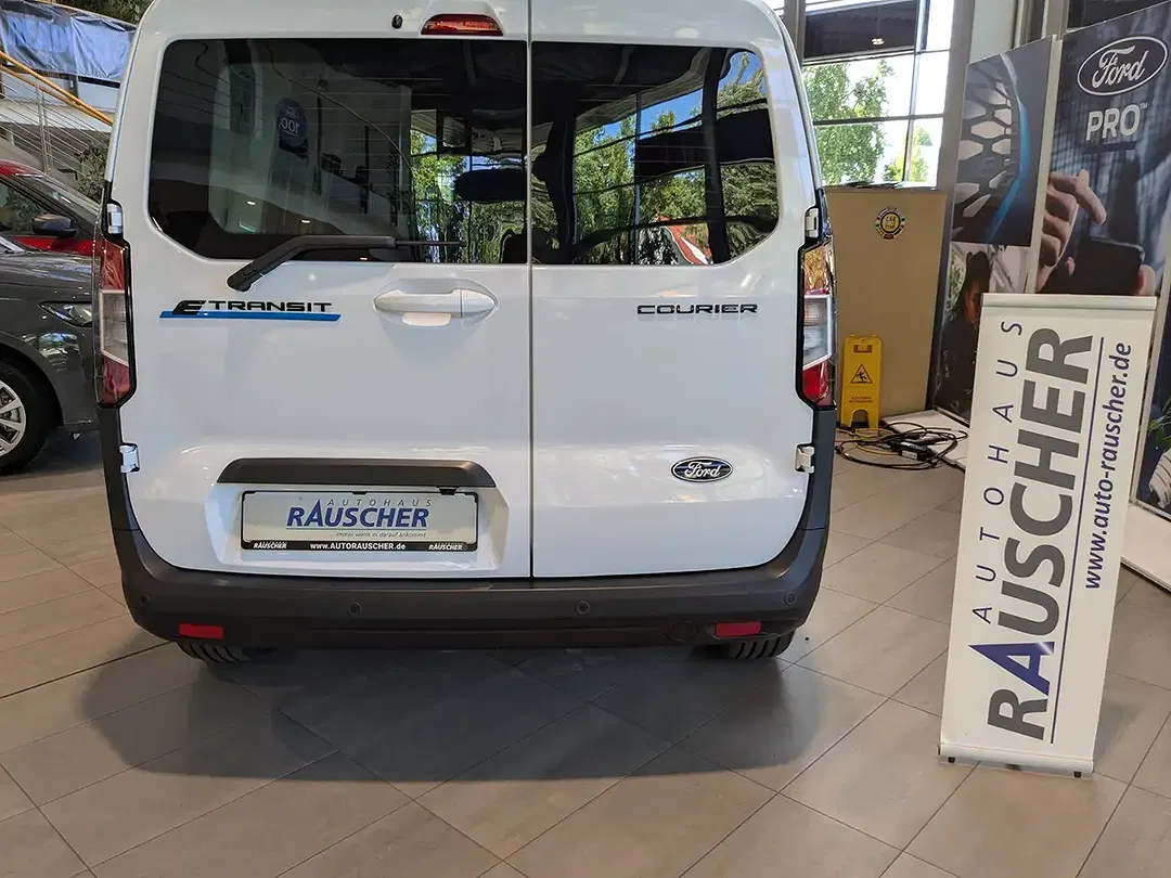 Ford Transit Courier Limited - Thumbnail 3