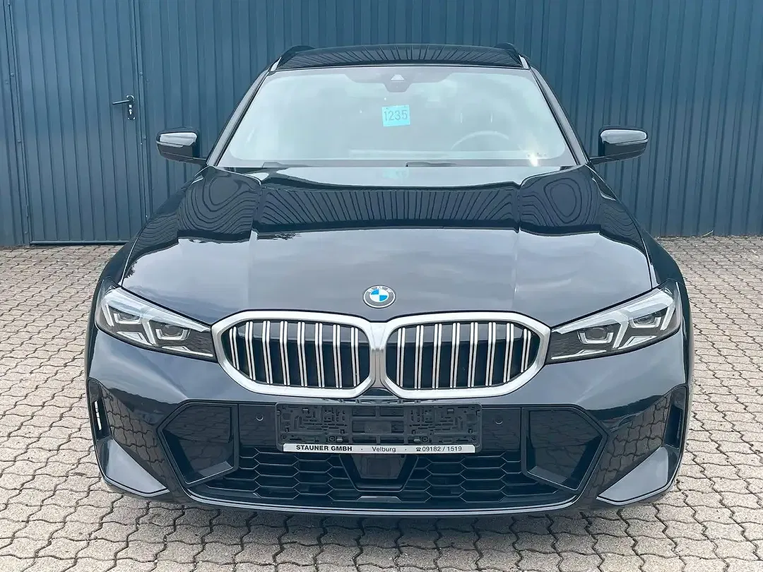 BMW 330 xDrive Touring M Sport - Thumbnail 3